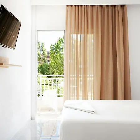 Hotel Avra 3*