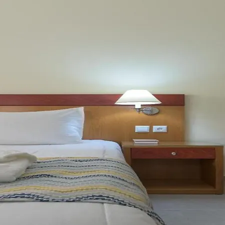 Hotel Avra 3*