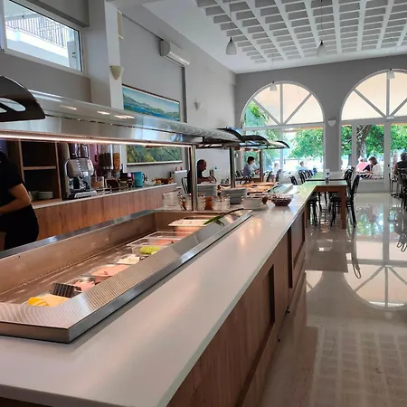 Avra Отель Нидри