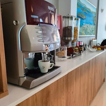 Szálloda Avra Nidrí