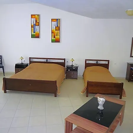 Hotel Avra