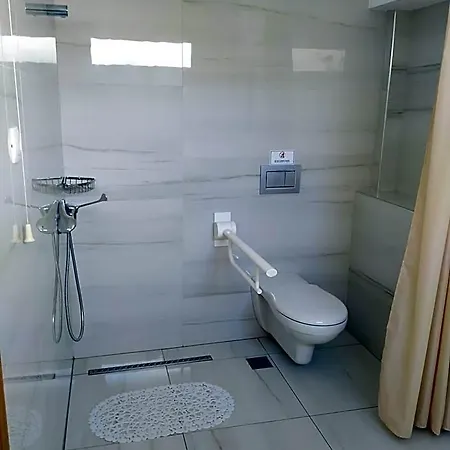 Hotel Avra 3*
