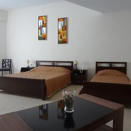 Hotel Avra 3*