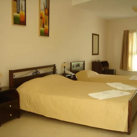 Avra Hotel 3*