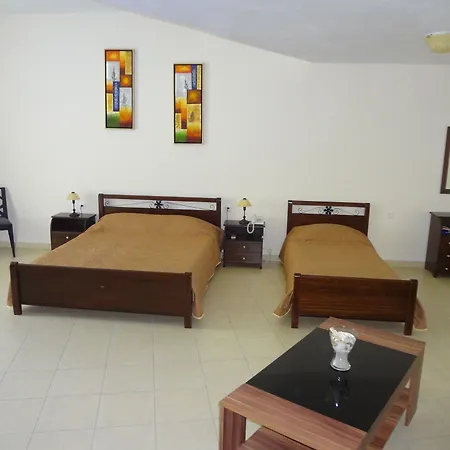 Hotel Avra